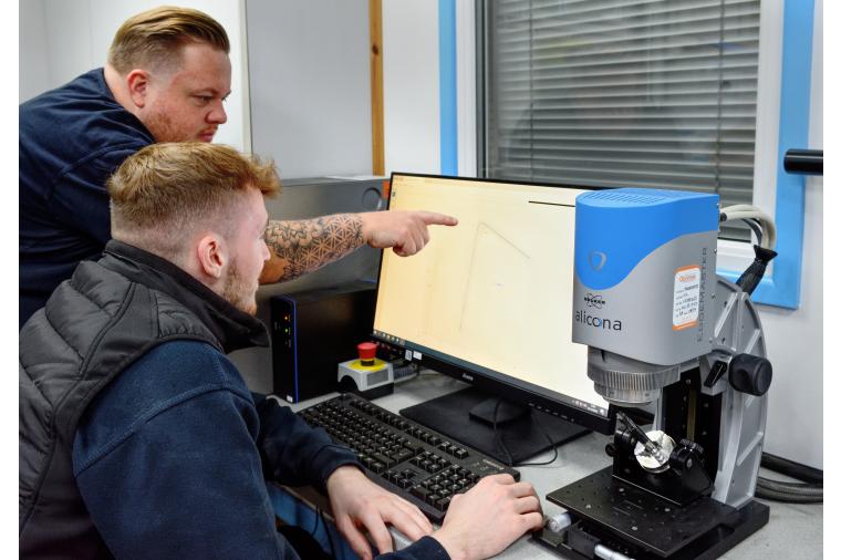 The Alicona EdgeMaster supplied by Optimax is used for measuring cutting tool edges as part of edge preparation at Fintek